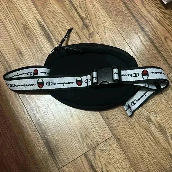 BNWOT Champion loco fanny pack/belt bag - Picture 2 of 5